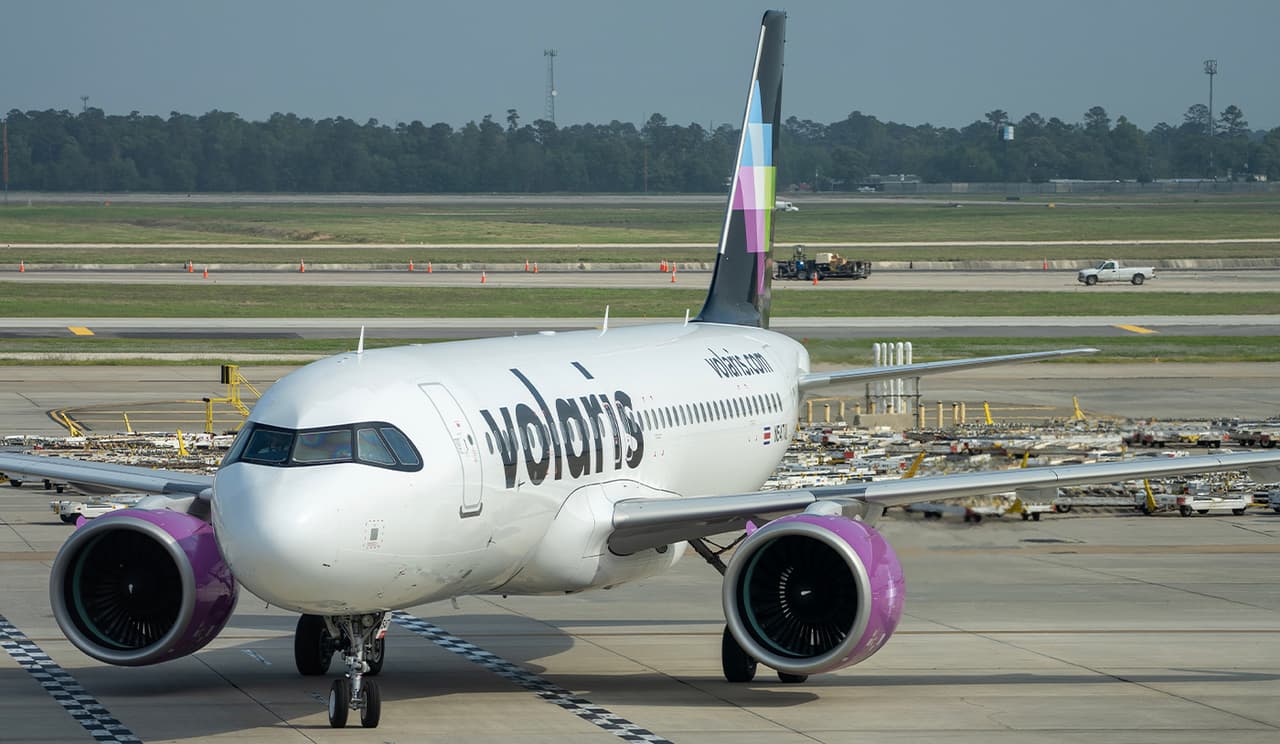 Volaris inaugura vuelo directo desde el aeropuerto Bush de Houston hasta El Salvador