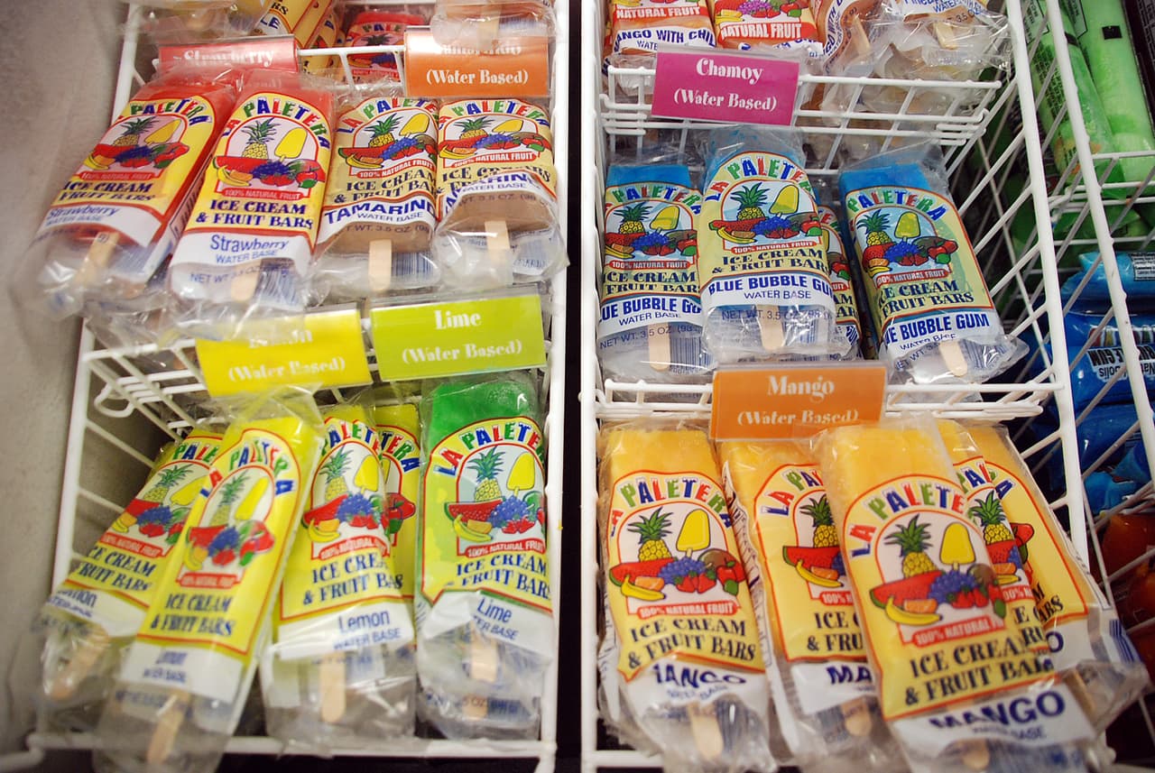 'La Paletera se localiza en el 1800 N Belt Line Rd. Irving, Texas 75061 Tel: (214) 441-1080