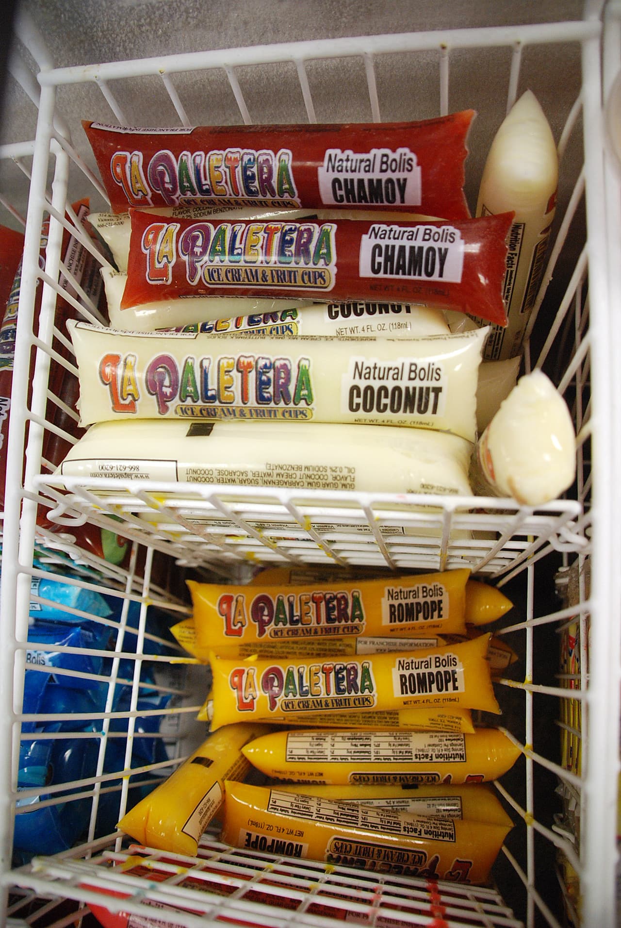 Los bolis vienen en sabores como coco, chamoy y rompope ¿A poco no se les antoja uno?