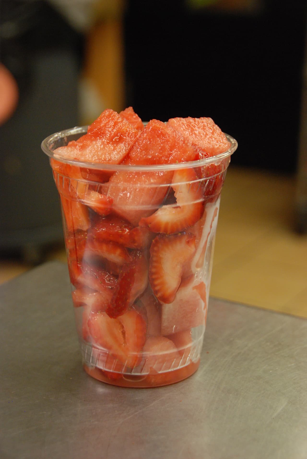 Fresas para la niña, y con sandía para mejor sabor y color.