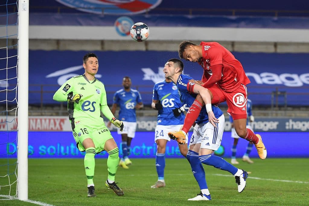 Stade Brestois realizó una gran hazaña al empatar en los últimos minutos del encuentro ante el Racing de Estrasburgo 2-2. Los primeros tantos fueron por parte de Adrien Thomasson y Jean Aholou del Racing, pero Charbonnier al minuto 83 y Le Douaron al 94, igualaron y reparten puntos en esta jornada.