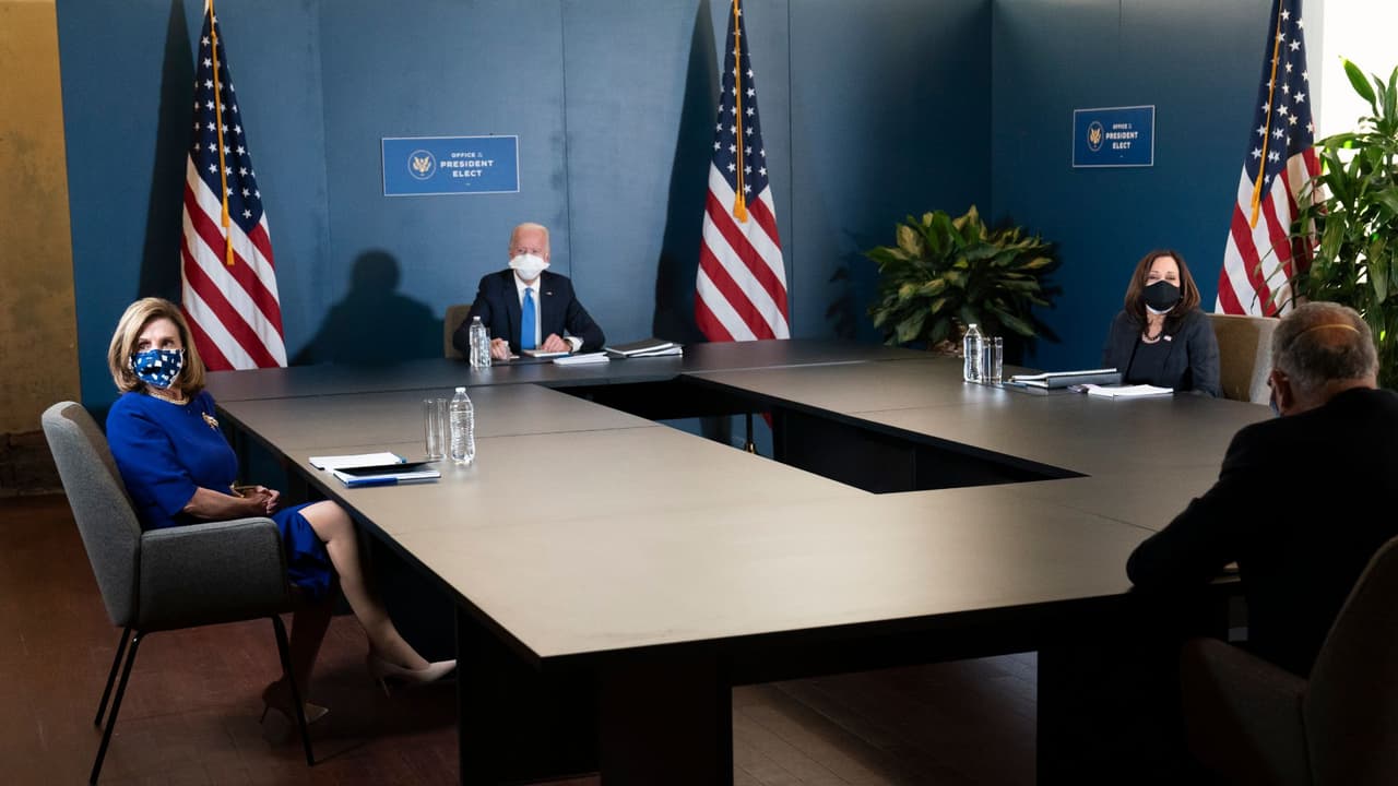 <a href="https://www.univision.com/shows/noticiero-univision/biden-se-reune-con-lideres-democratas-del-congreso-para-preparar-su-plan-de-estimulo-economico-video"><u>En video</u></a>. Biden se reúne con líderes demócratas del Congreso para preparar su plan de estímulo económico. Hasta ahora, demócratas y republicanos no han llegado a un acuerdo y la situación para muchas familias estadounidenses es desesperante. Stan Veuger, doctor en economía del American Enterprise Institute, asegura que los próximos meses serán muy difíciles no solo por la pandemia sino porque muchos programas de ayuda están a punto de expirar.
<b> </b>