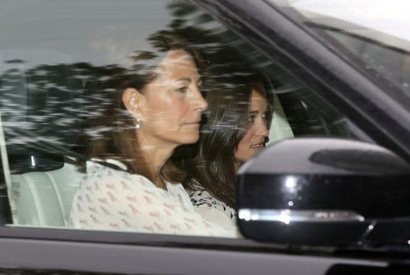 La mamá de Kate, Carol Middleton fue la primera, junto a Pippa, en llegar al palacio de Kensington.