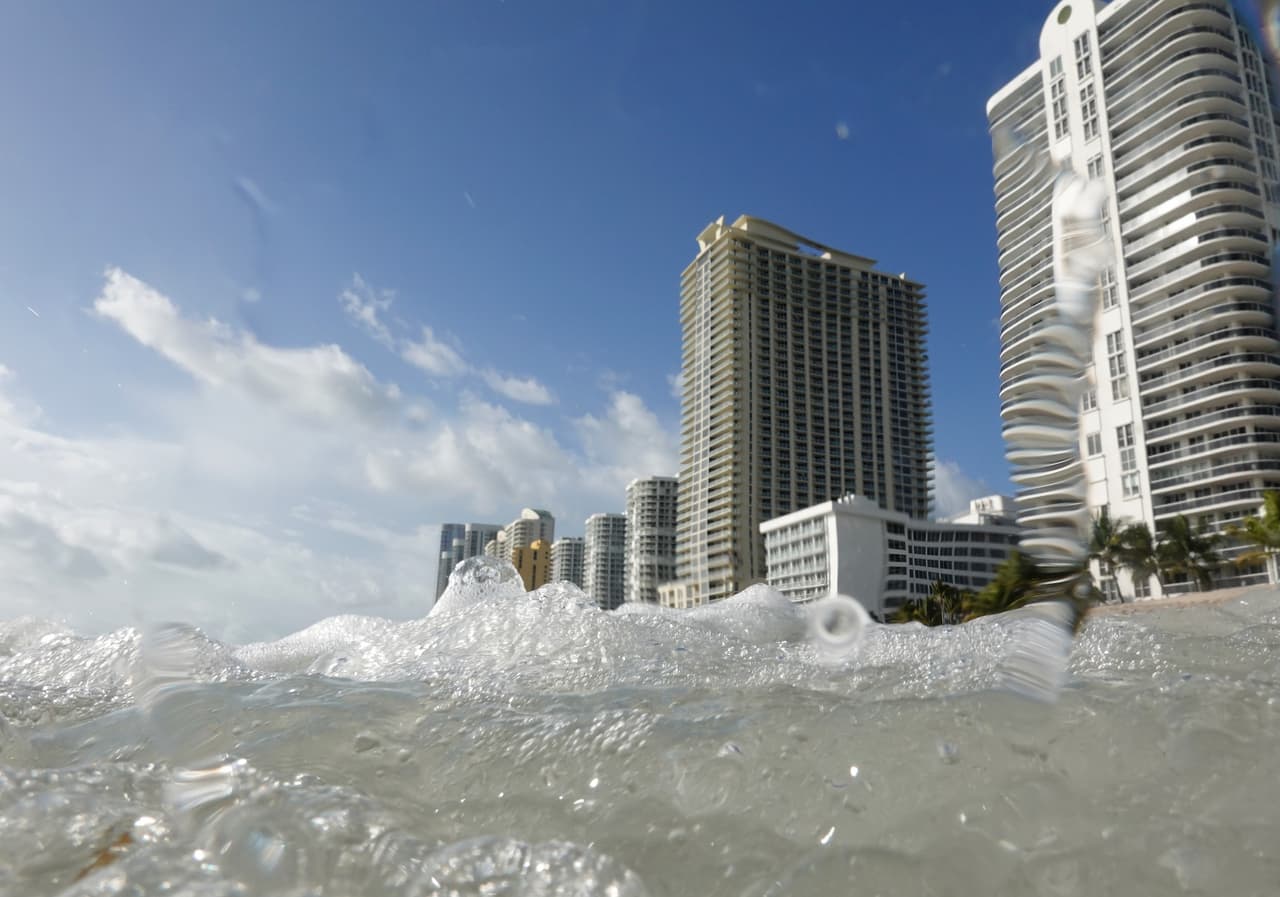 Un reporte de la Oficina Nacional de Administración Oceánica y Atmosférica (NOAA por sus siglas en inglés) indica que los niveles del mar podrían elevarse hasta un pie en los próximos 30 años.