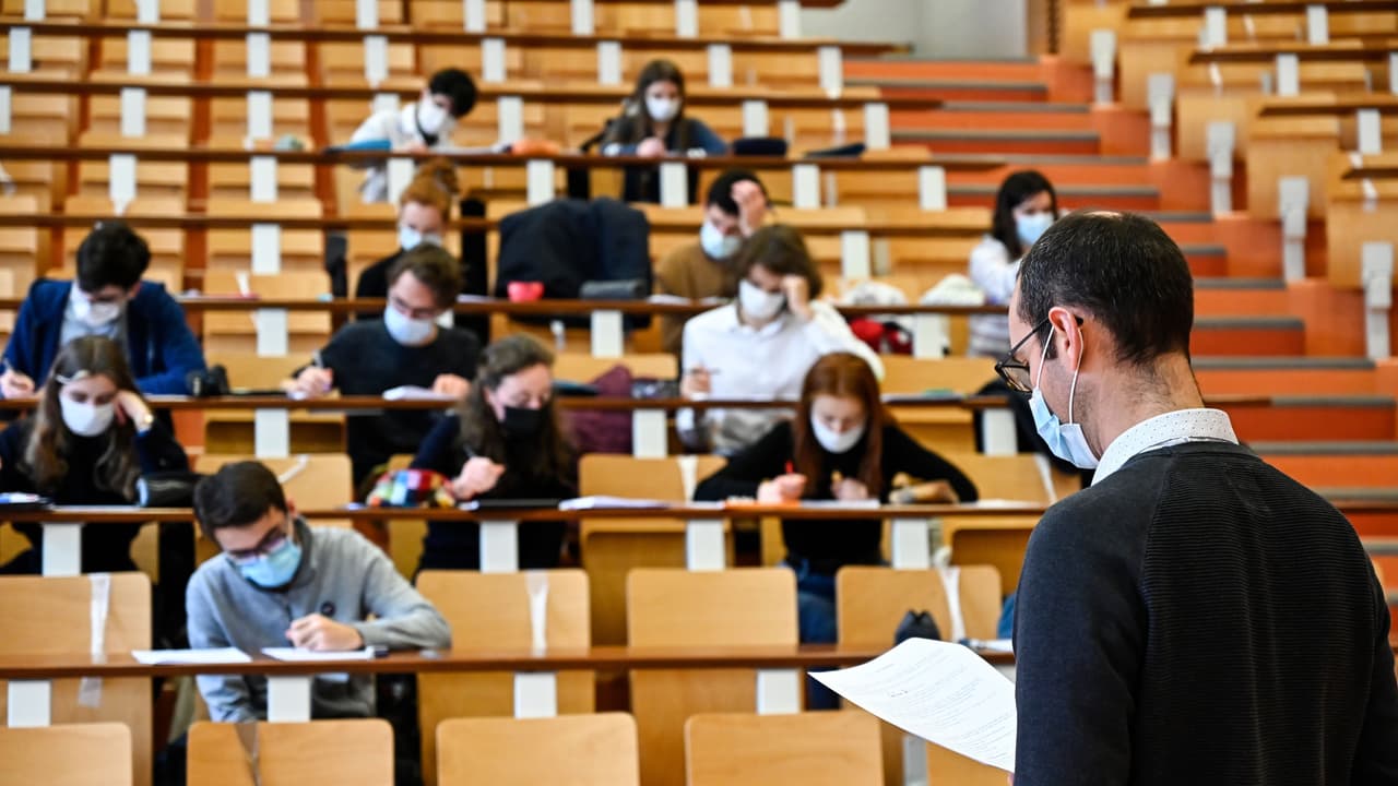 Consejos financieros para cubrir los gastos y responsabilidades de un estudiante universitario