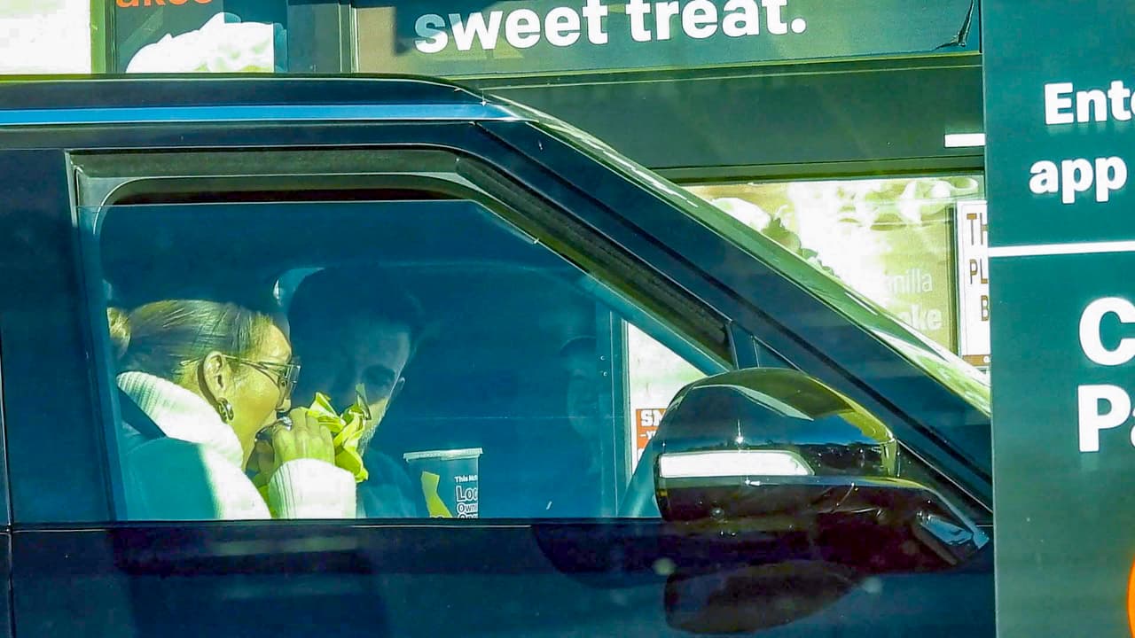 JLo probó su hamburguesa presuntamente tras pelear con Ben Affleck.