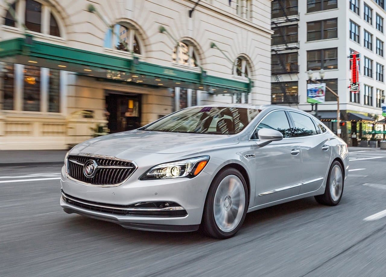 <b>Buick LaCrosse </b>
<br>
<br>Se esperaba que este sedán fuera renovado para su edición 2020, pero los planes cambiaron de manera abrupta, debido al enfoque que Buick tiene ahora hacia los vehículos utilitarios.
<br>