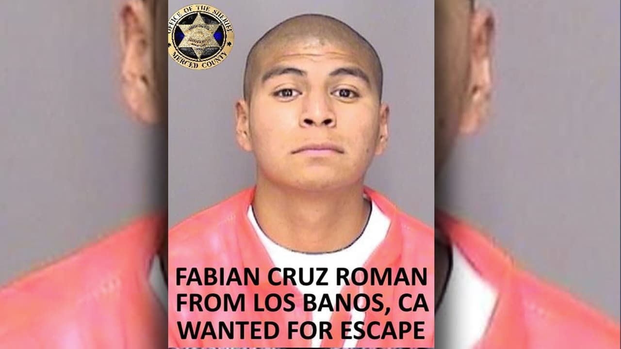 <b>Fabián Roman Cruz, </b>22 años de edad, de origen hispano, con estatura de 5'06 ", pesa 145 libras, tiene cabello negro, ojos marrones, y es residente de Los Banos, California - 
<br>
<b>Es buscado por asesinato.</b>