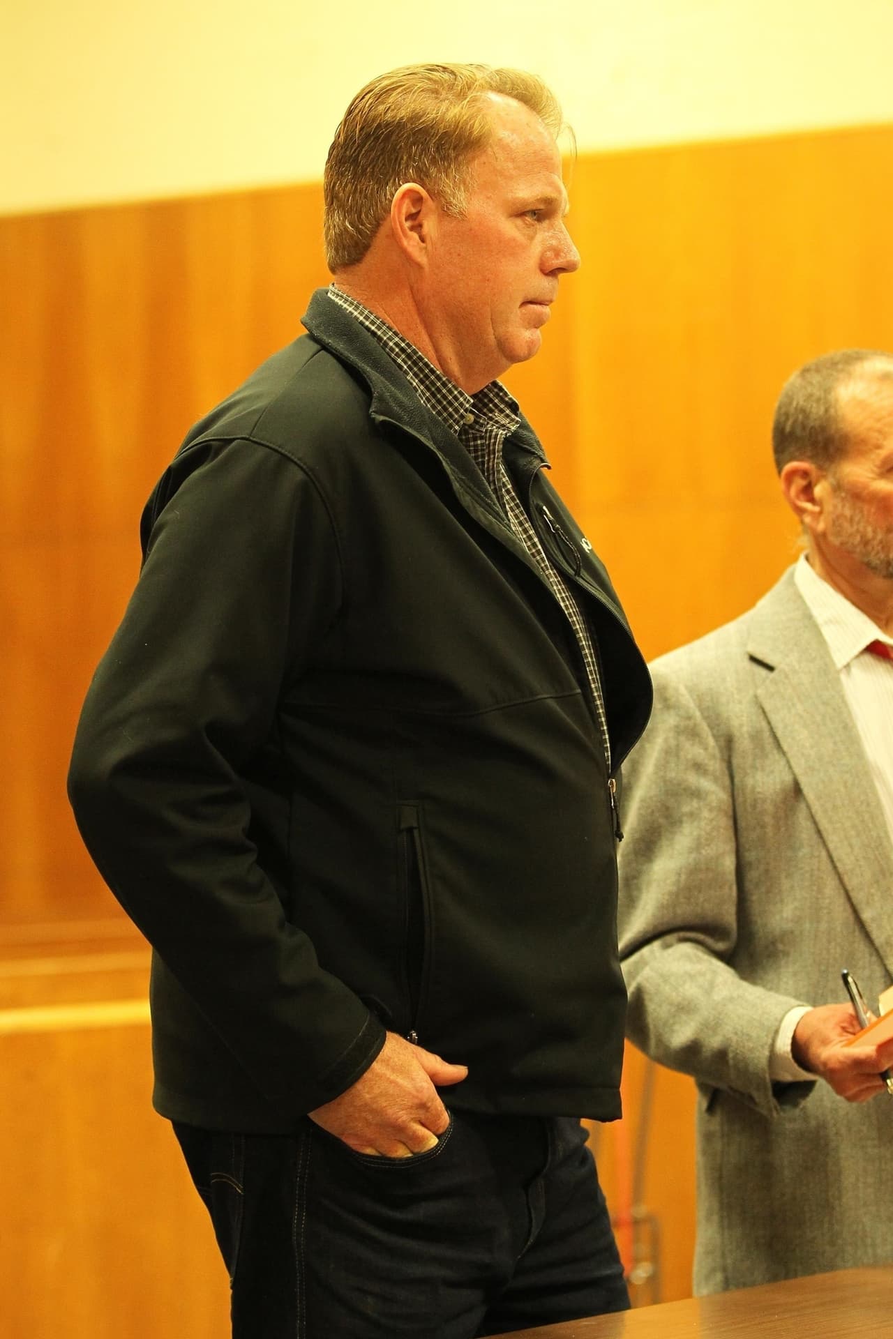 “Siempre ha estado tarde y siempre ha sido una semana o un día de atraso. No debería haberle rentado a él en primer lugar”, dijo.