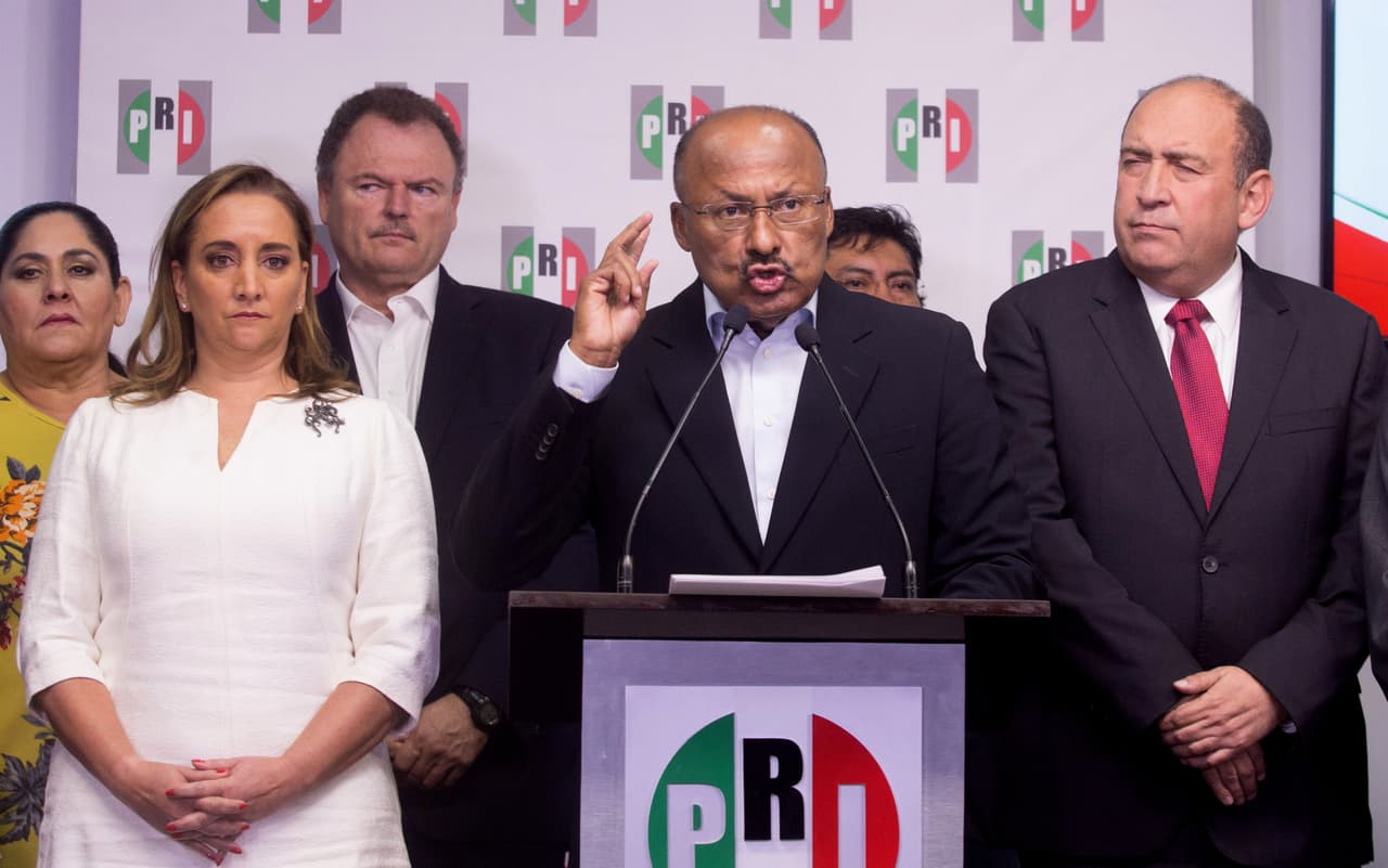 Los partidos mexicanos PAN y PRI cambian a sus dirigentes tras la victoria electoral del izquierdista López Obrador