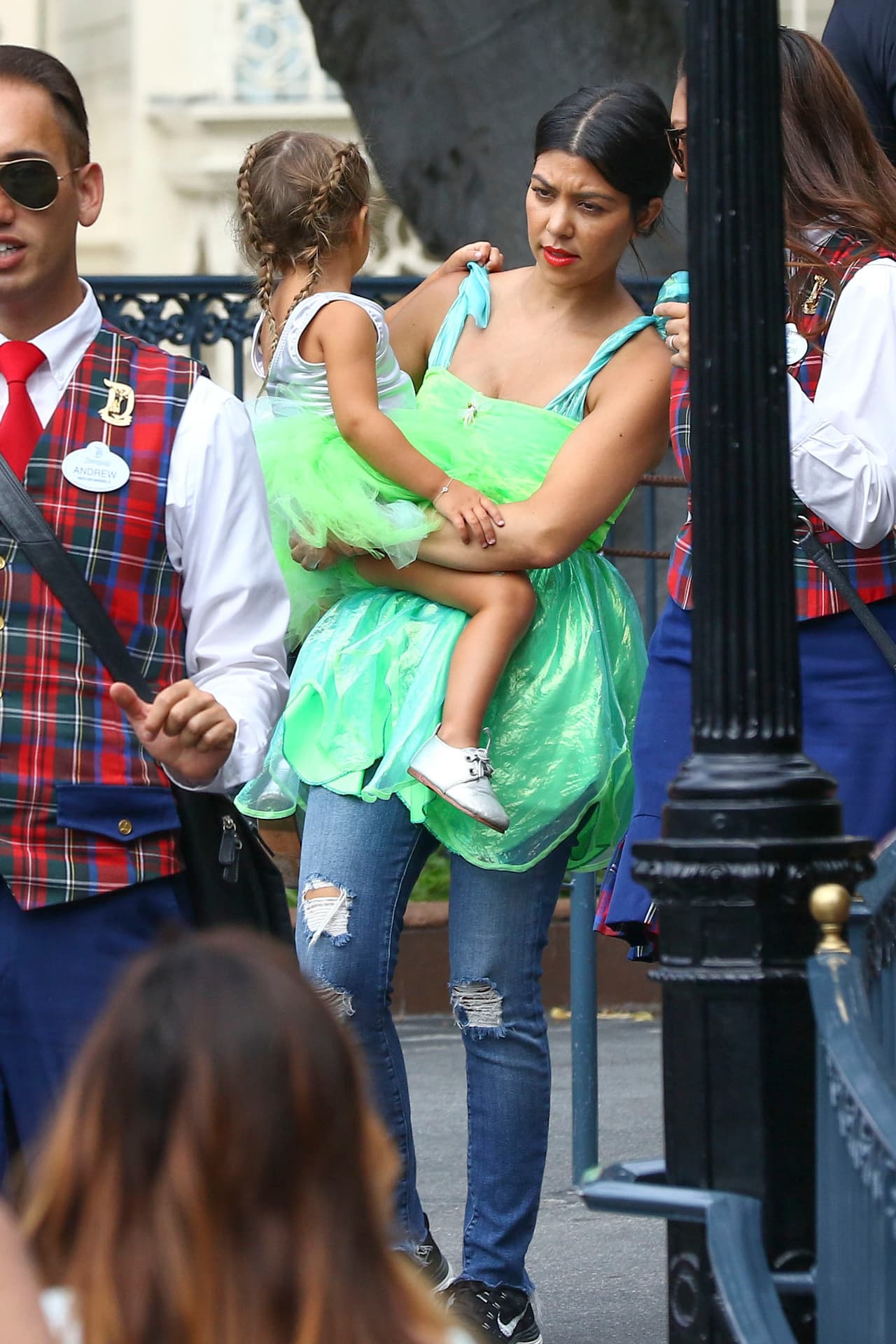 Las Kardashian en Disney por los tres años de Penélope.