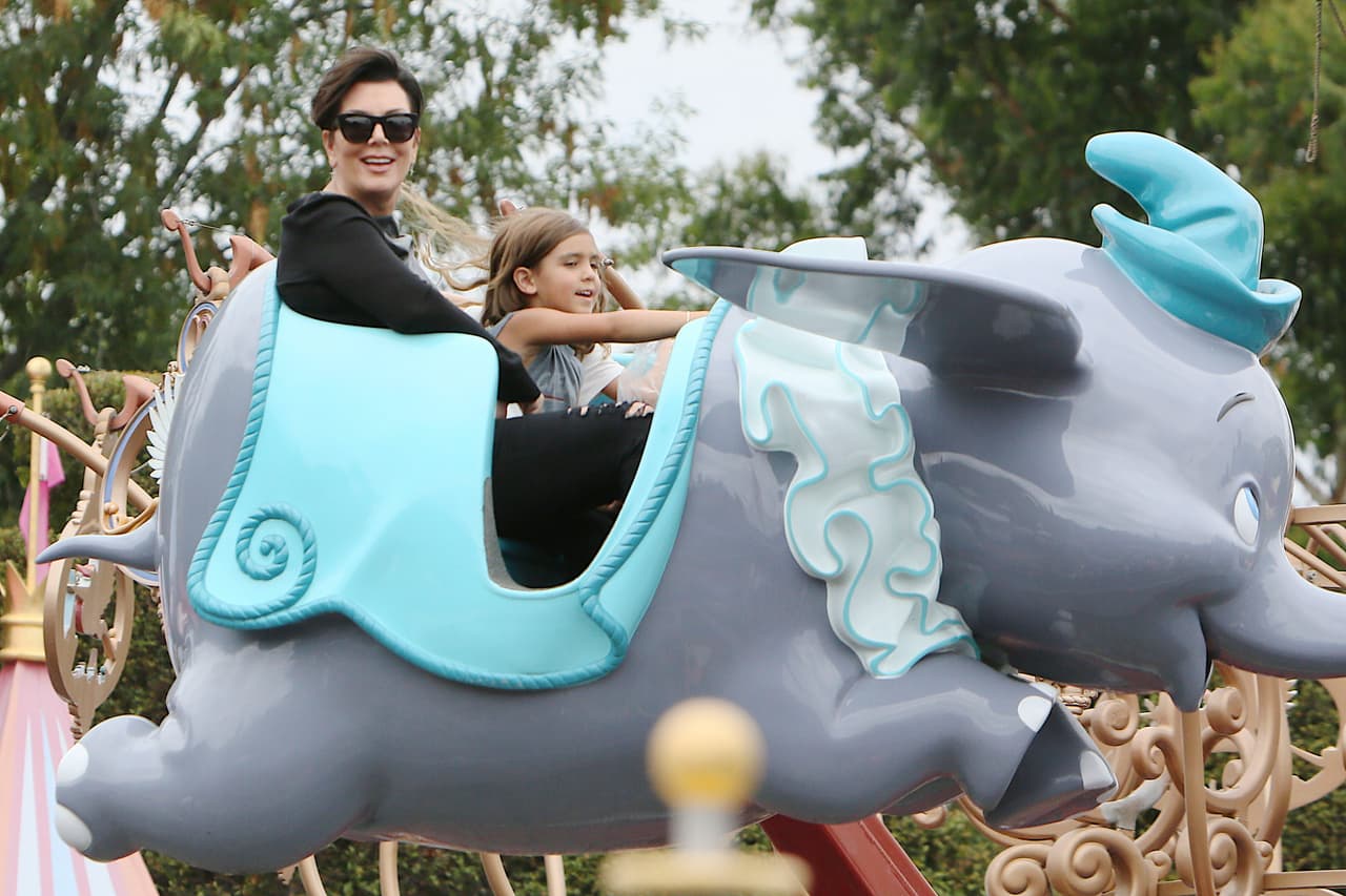 Las Kardashian en Disney por los tres años de Penélope.