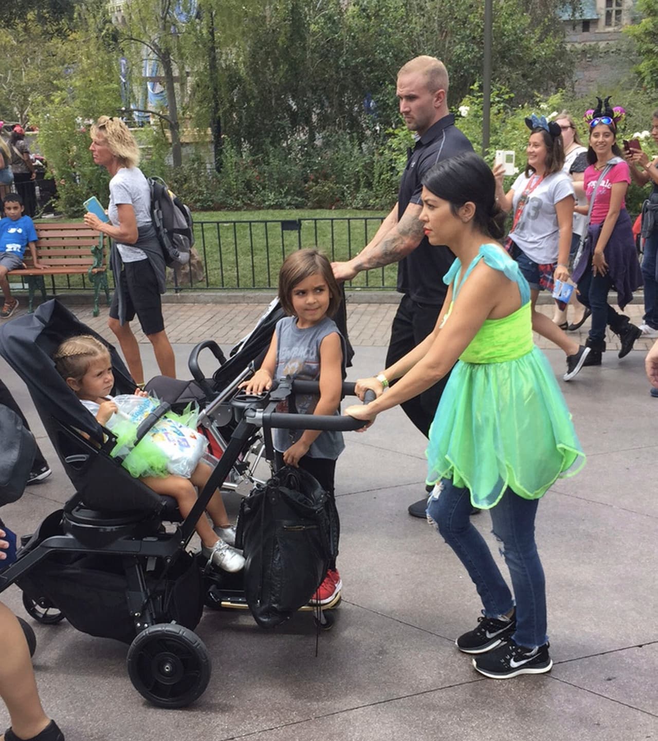Las Kardashian en Disney por los tres años de Penélope.