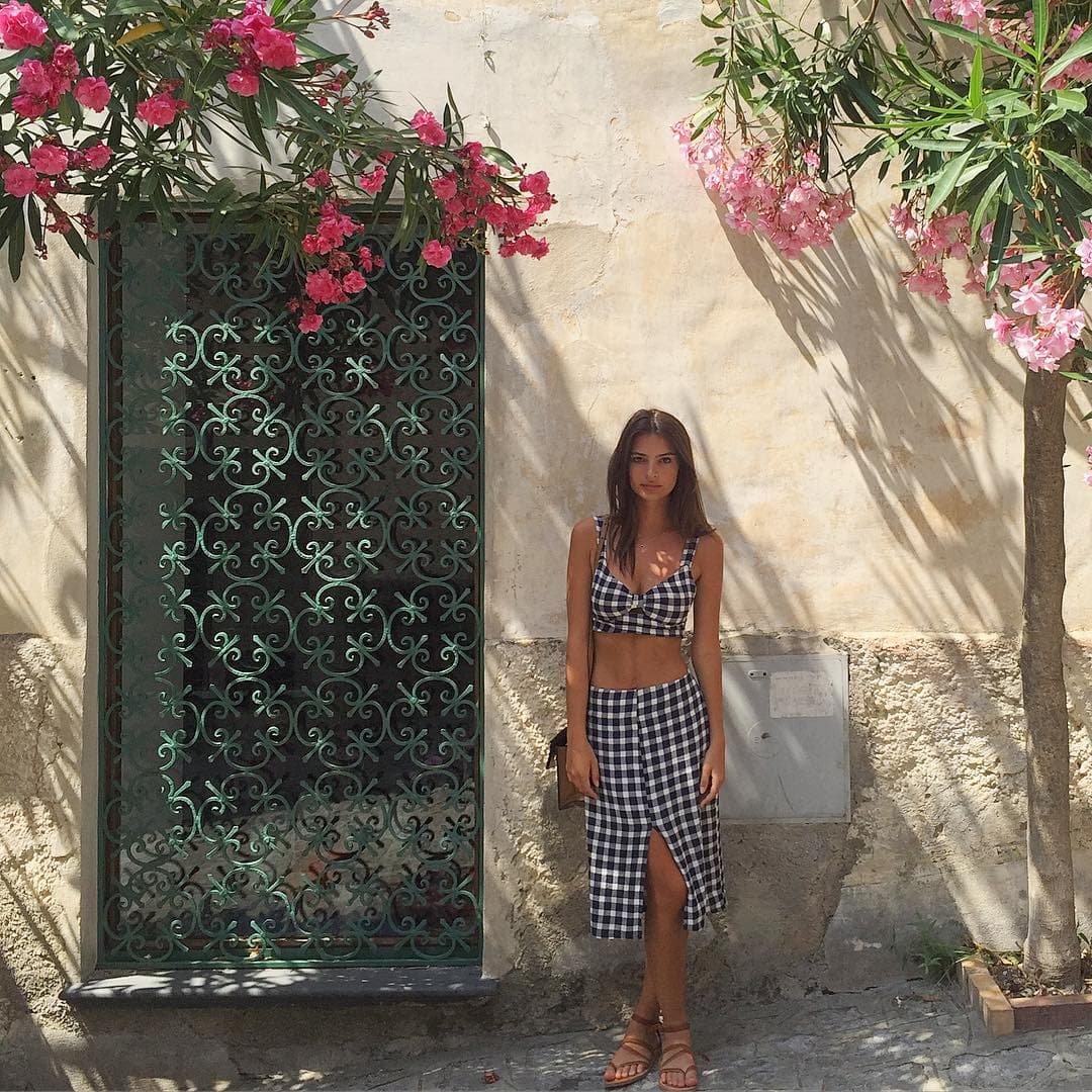 Así posa desde Italia.