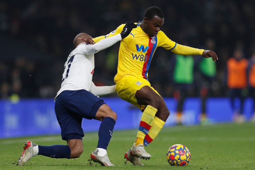 Manchester City goleo 6-3 al Leicester, Arsenal pasa por encima del Norwich City 3-0, Tottenham también golea 3-0 al Crystal Palace y el Southampton consigue apretada victoria de visita 2-3 sobre el West Ham United.