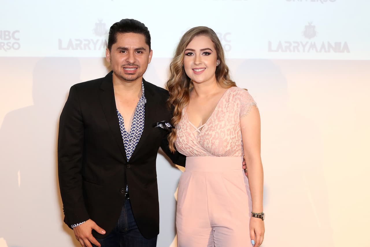 Larry Hernandez y su pareja Kenia Ontiveros.
