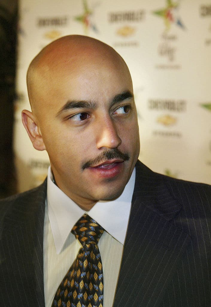 Sin embargo, él asegura que el pasado jueves 6 de mayo, el abogado de su hermano le llamó a don Pedro Rivera: "Le dice 'Lupe no tiene que pedir permiso a Juan porque 
<b><a href="https://www.univision.com/entretenimiento/exclusiva-esta-es-la-razon-por-la-cual-el-divorcio-de-lupillo-rivera-sorprendio-a-su-familia" target="_blank">el tema está registrado bajo el nombre de Lupillo</a></b>'". 
<br>