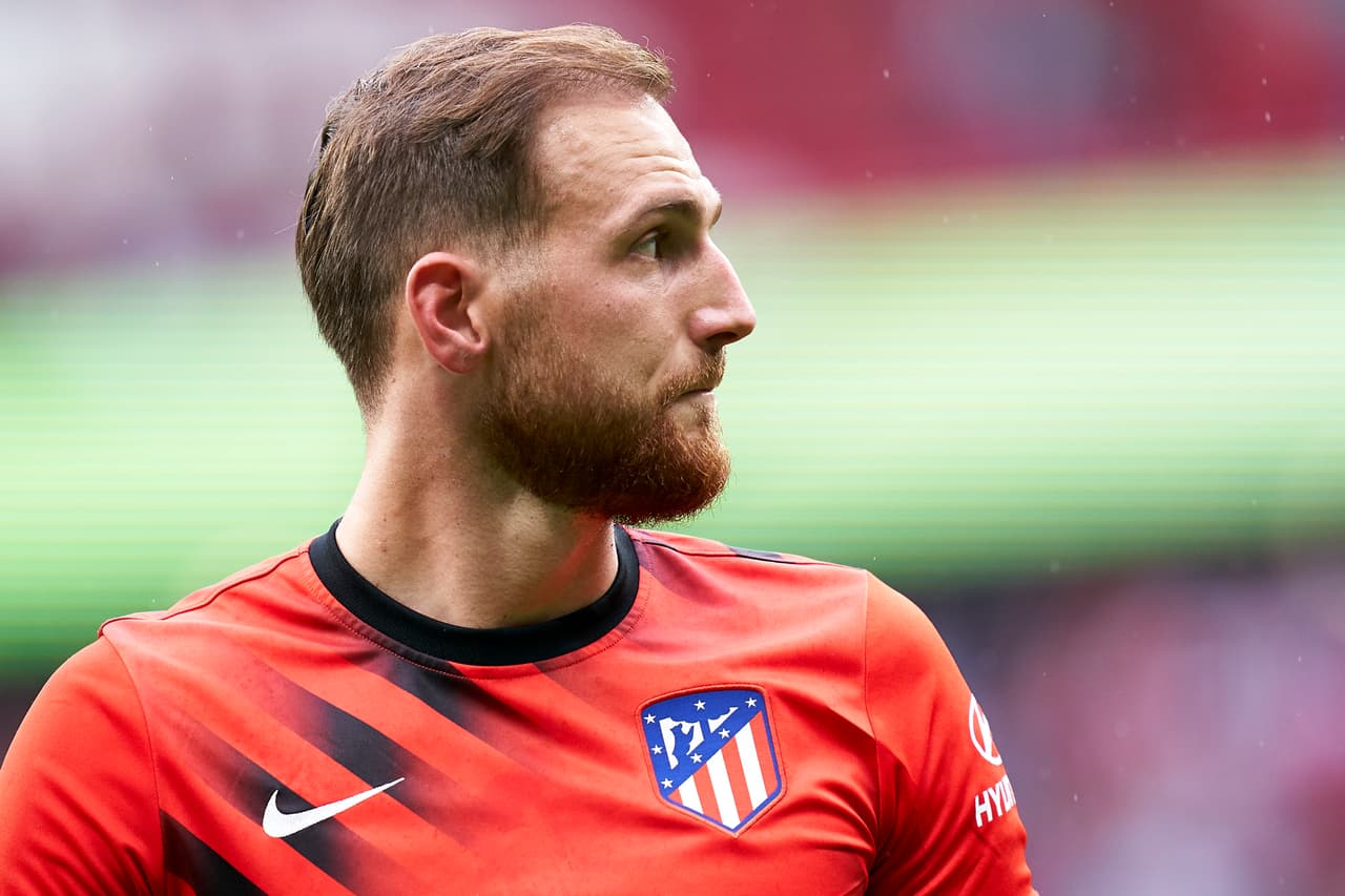 MADRID, SPAIN - SEPTEMBER 21: Jan Oblak of Atletico de Madrid warms up prior to the La Liga match between Club Atletico de Madrid and RC Celta de Vigo at Wanda Metropolitano on September 21, 2019 in Madrid, Spain. (Photo by Quality Sport Images/Getty Images)