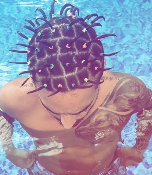 Y experimentando con su look. ¿Crees que se le ven bien tantas trencitas?