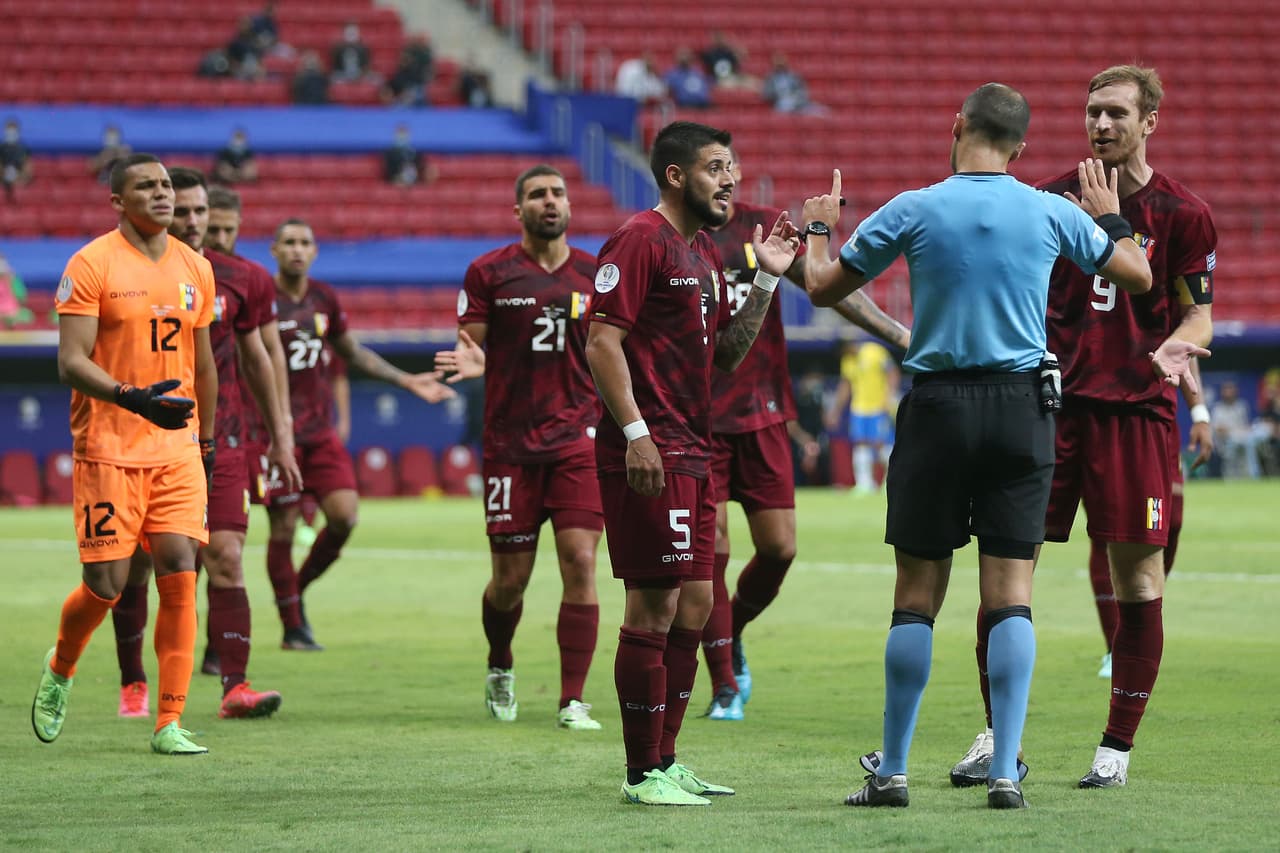 Brasil arrancó la Copa América goleando a Venezuela con una destacada actuación de Neymar.