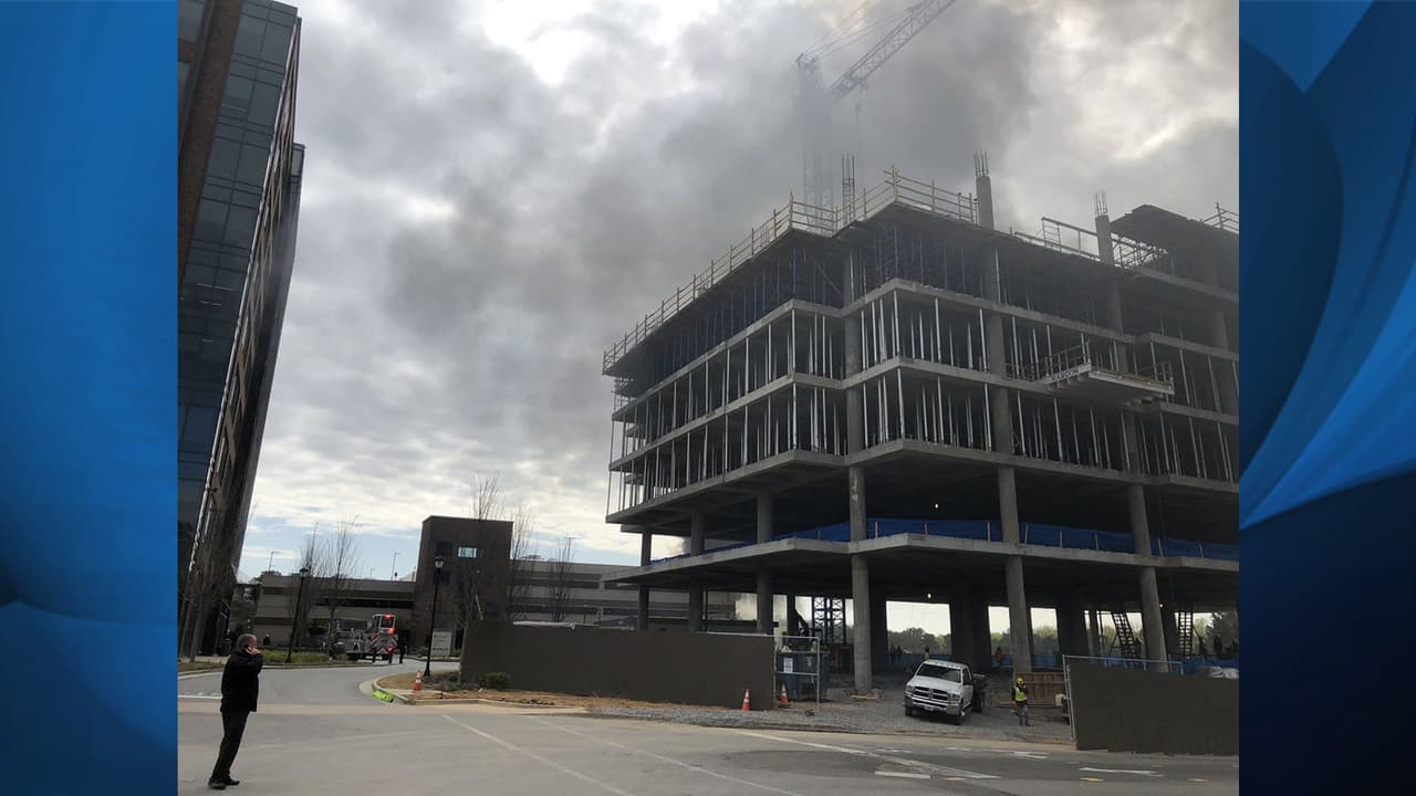 Las autoridades indicaron la mañana de este martes que un incendio se había registrado en sitio de construcción en The Avalon, un centro comercial y de negocios ubicado en Alpharetta, al norte de Atlanta.