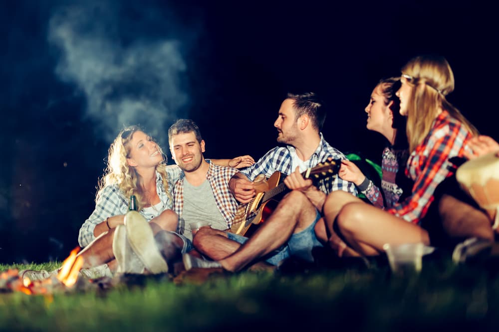 <b>Oportunidades que debes aprovechar este mes:</b> una cita imprevista una especie de reunión inesperada entre amigos o familiares en las que nuevamente encuentras a quien fue muy significativo en tu vida.
<br>
<b>Peligros que debes evitar:</b> dejar que el despecho, el enojo o el rencor te impida revivir lo que puede convertirse en una nueva vida sentimental para ti.