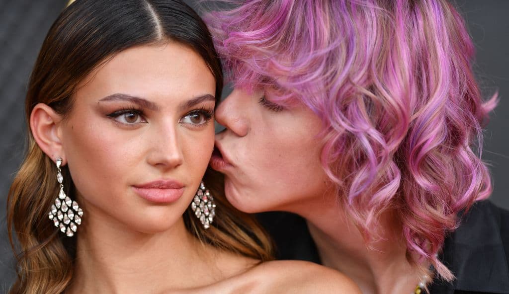 Se conocieron en 2020 por amigos en común después de que el rapero se mudara a Los Ángeles y desde entonces 'derrochan miel' (son extremadamente cariñosos) en sus apariciones públicas.