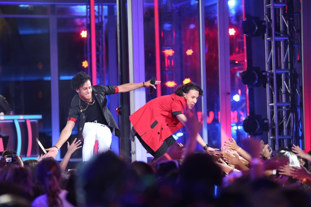 Los hermanos Camacho causaron mucha emoción entre las fans al ver dos hermanos compartiendo el mismo sueño de ser cantantes y permanecer siempre juntos.