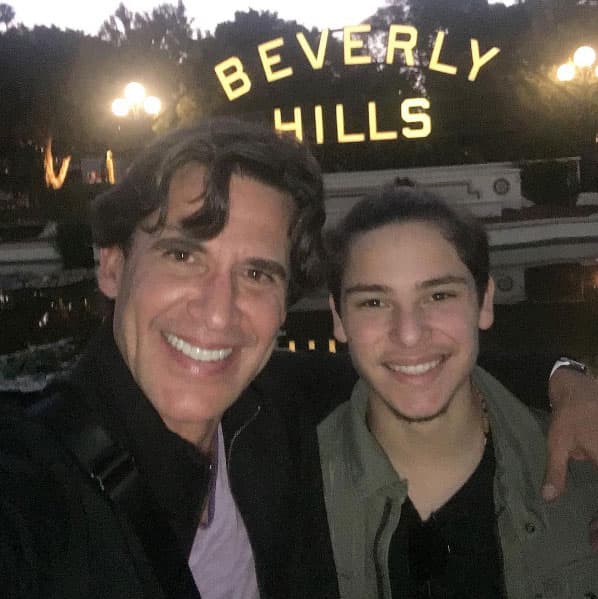 Hicieron una parada en Beverly Hills. Jorge y Luis tienen la misma sonrisa ¿no les parece?