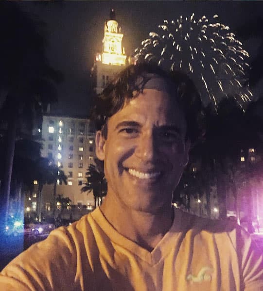 Celebró el 4 de julio en tierra americana, por lo que no perdió oportunidad de tomarse una foto con los fuegos artificiales al fondo.