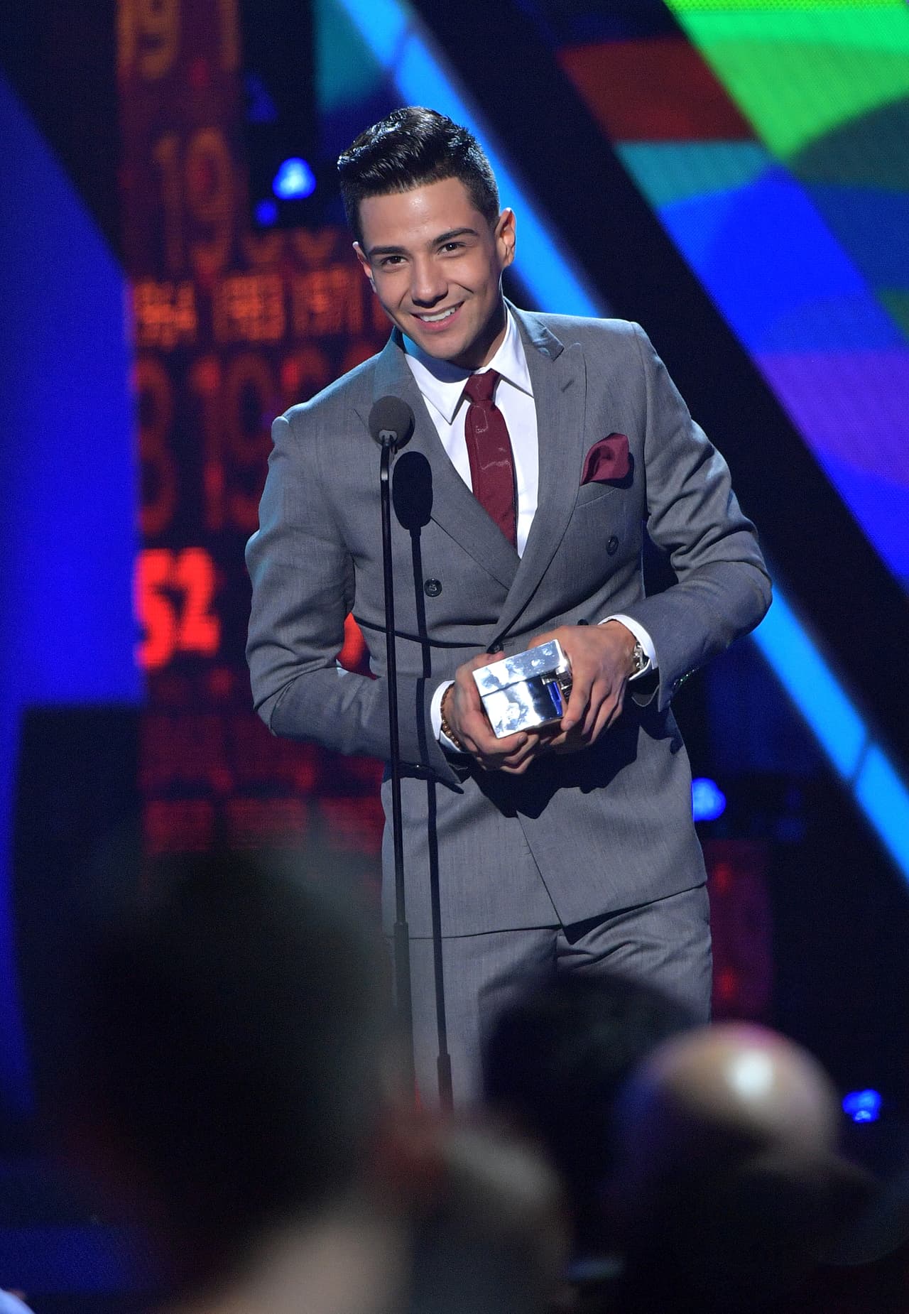 Luis Coronel estaba encaminado al boxeo durante su adolescencia y un video cambió su vida.