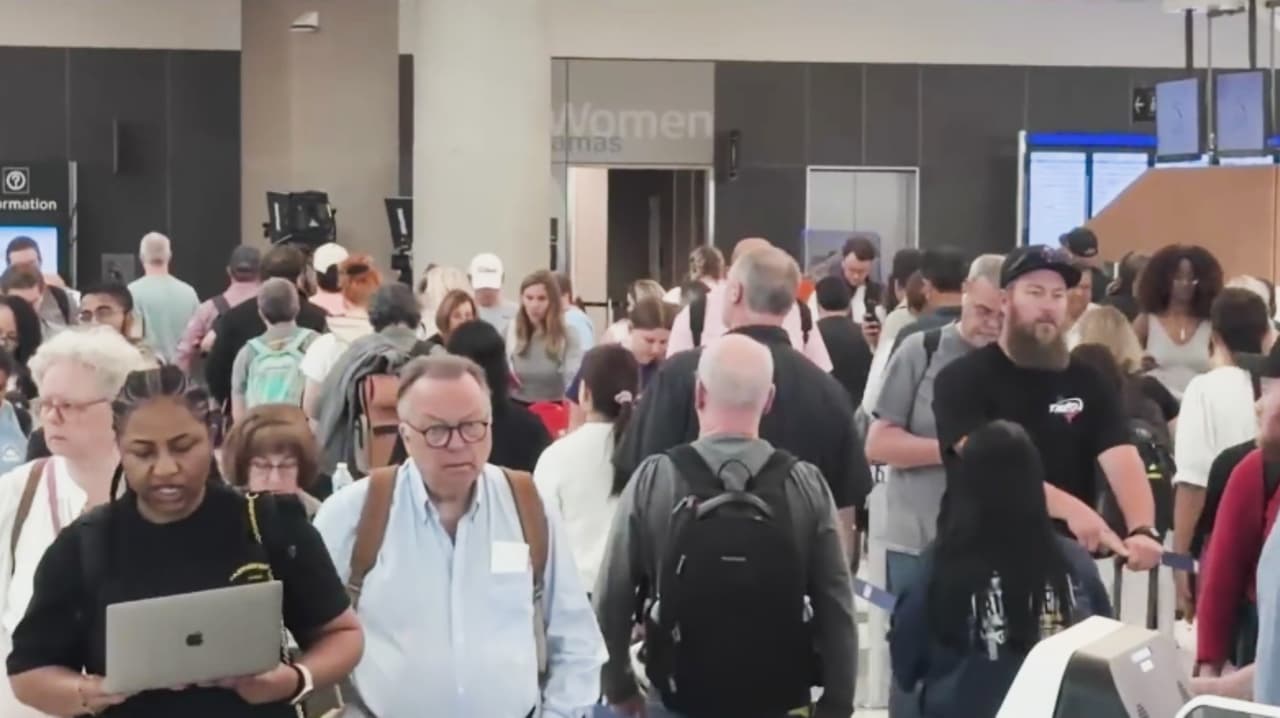 La presencia de ICE no reduce las demoras en la TSA del Aeropuerto Intercontinental George Bush