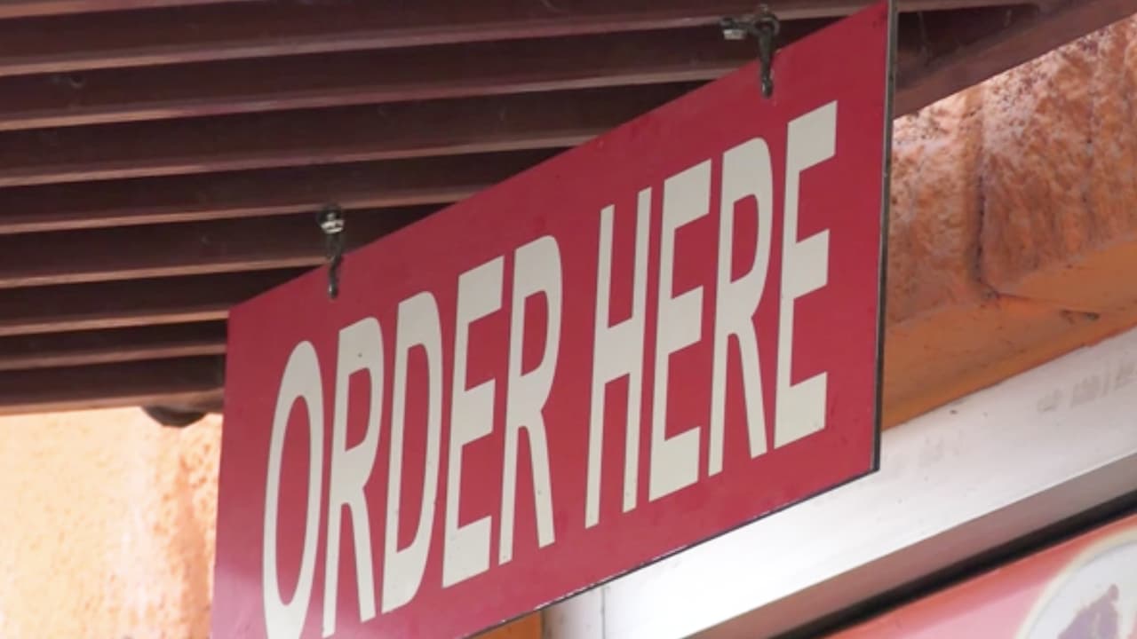 El adolescente sueña con ser emprendedor, ya que sabe tiene las habilidades para crecer económicamente.