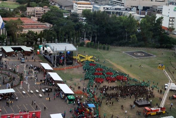 Honduras no se queda atrás y se une a la lista de Récords Guinness con este árbol de navidad.