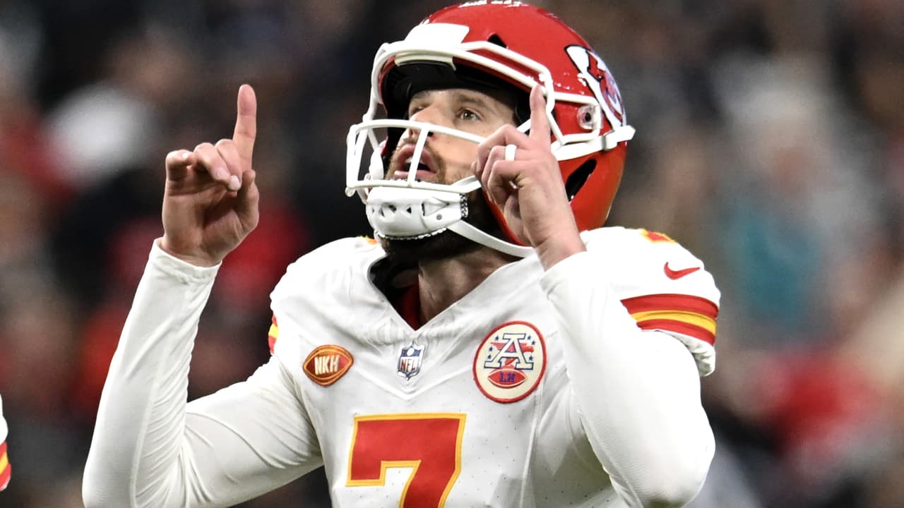 Harrison Butker dona su jersey a familia de víctima de tiroteo en Kansas City