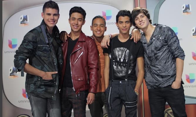 <b>CNCO</b>
<br>Nominaciones 2:
<br>Pop/Rock - Grupo o Dúo Del Año
<br>Artista Social Del Año