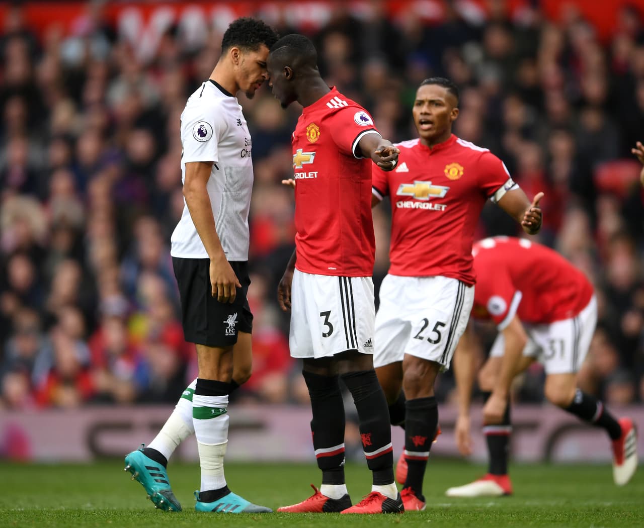 <b>Liverpool vs. Manchester United</b>: es el clásico más tradicional del fútbol inglés, más allá de los derbis regionales. Manchester United ha ganado 80 partidos, Liverpool 64 y 55 veces han empatado. El United tiene 20 títulos de Liga, mientras que Liverpool tiene 18.