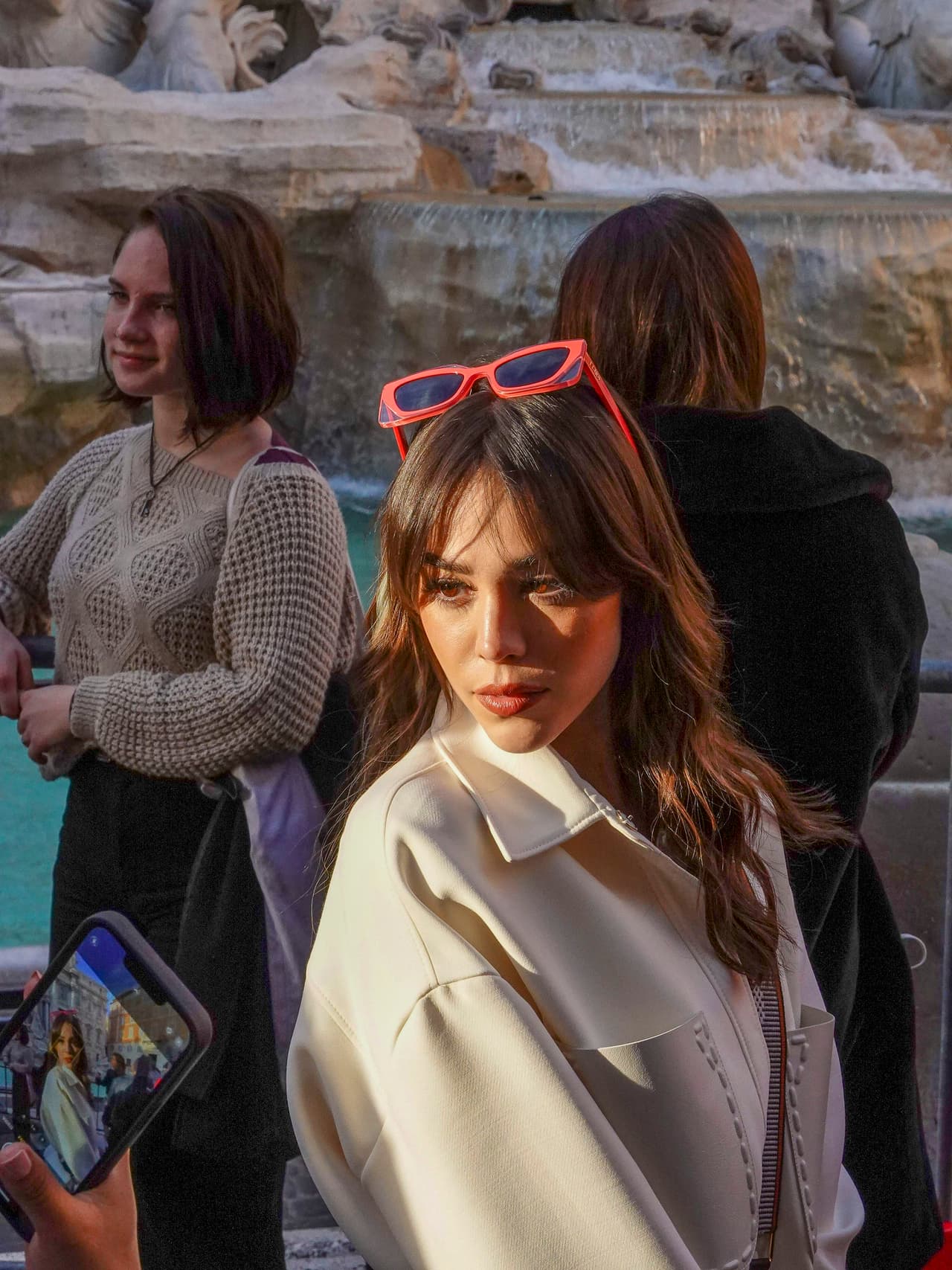 Con el paso de los años, la estrella mexicana, que se encuentra en el punto más álgido de su carrera, ha mostrado cómo han evolucionado sus looks y en sus redes sociales no duda en compartir sus mejores fotografías con sus seguidores.