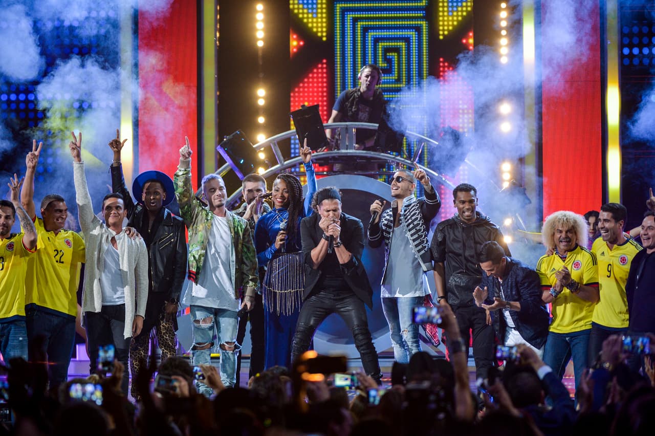 J Balvin, Maluma, Juanes, ChocQuibTown, Fonseca, Sylvestre y Celedon rindieron homenaje a la trayectoria de Carlos Vives.