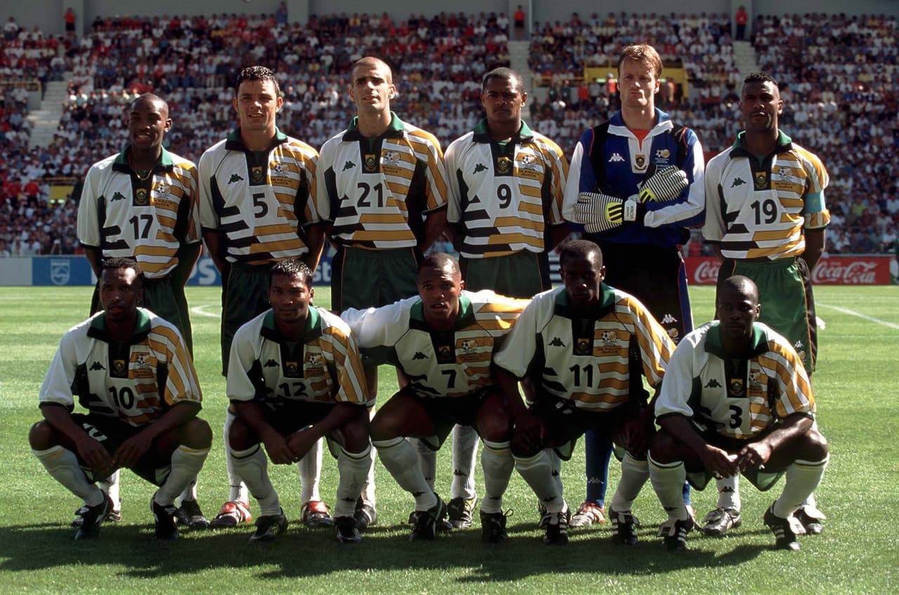 Brenan Augustine y William Mokoena: jugadores sudafricanos que fueron expulsados de su selección durante el Mundial de Francia 1998.