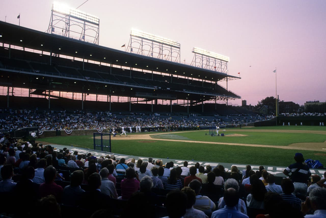 Una panorámica del Wrigley Field del 8 de agosto de 1988, desde la zona de la primera base.