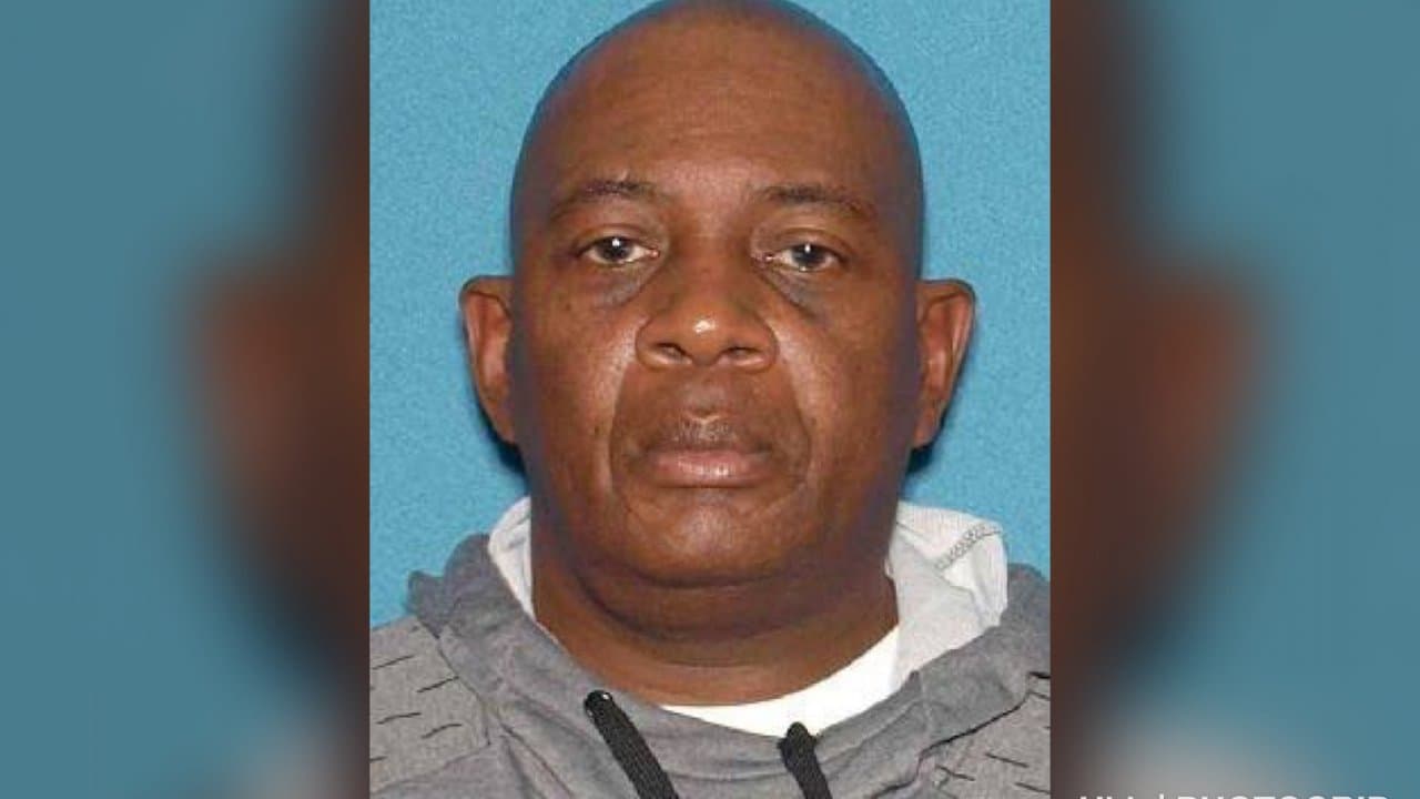 Exoficial de policía de Nueva Jersey es acusado formalmente de 16 cargos de agresión sexual contra niños