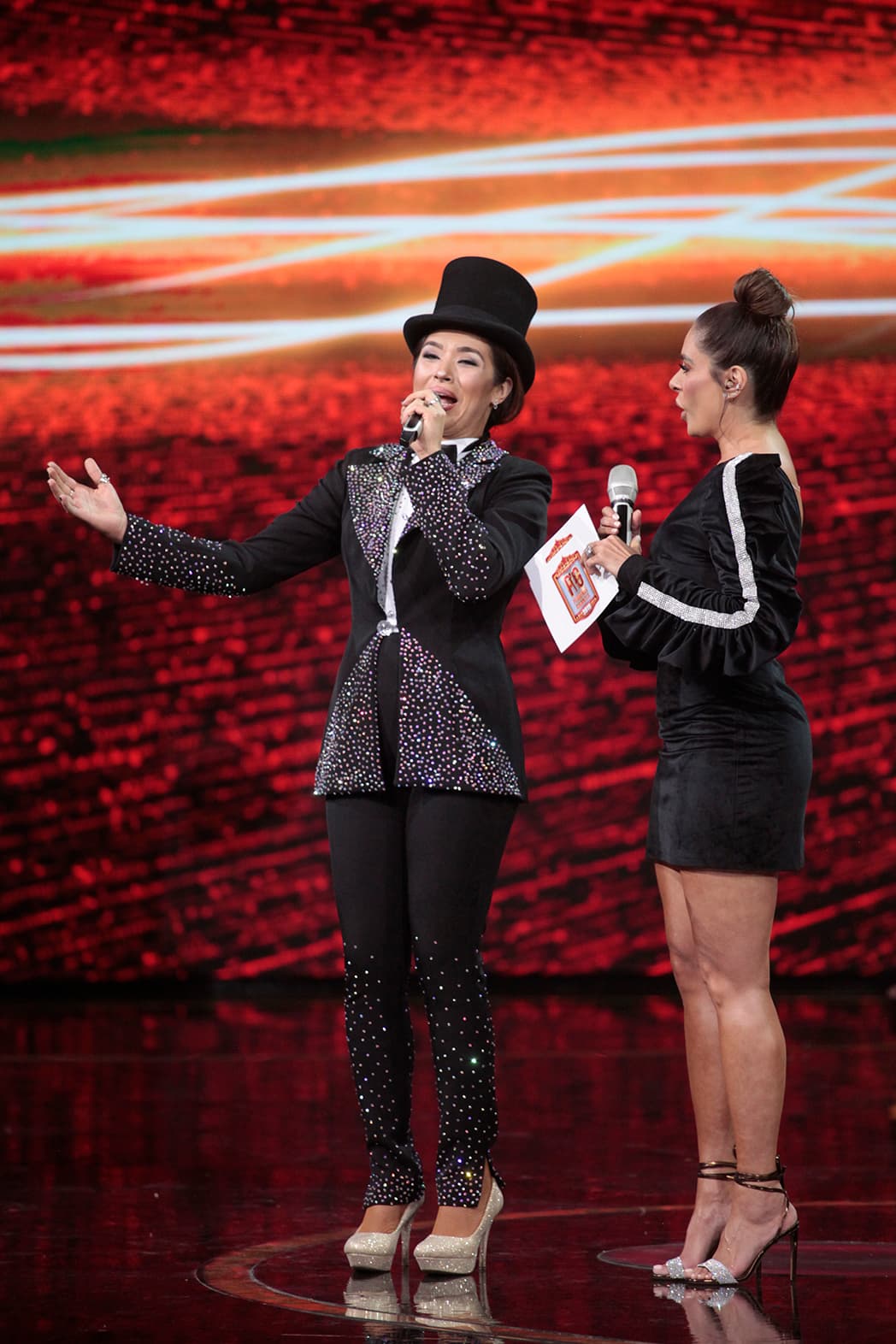 Ok, no fue La Trevi, pero sí, Yeka Rosales, quien pisó el escenario de Pequeños Gigantes en su personaje de Mr. Trevi.