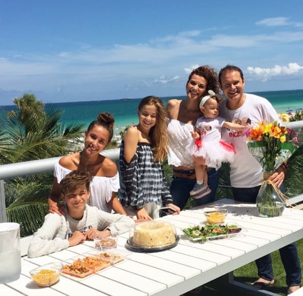 Alan Tacher: "Celebrando este día tan especial con mi hermosa familia". (Junio 19, 2016)