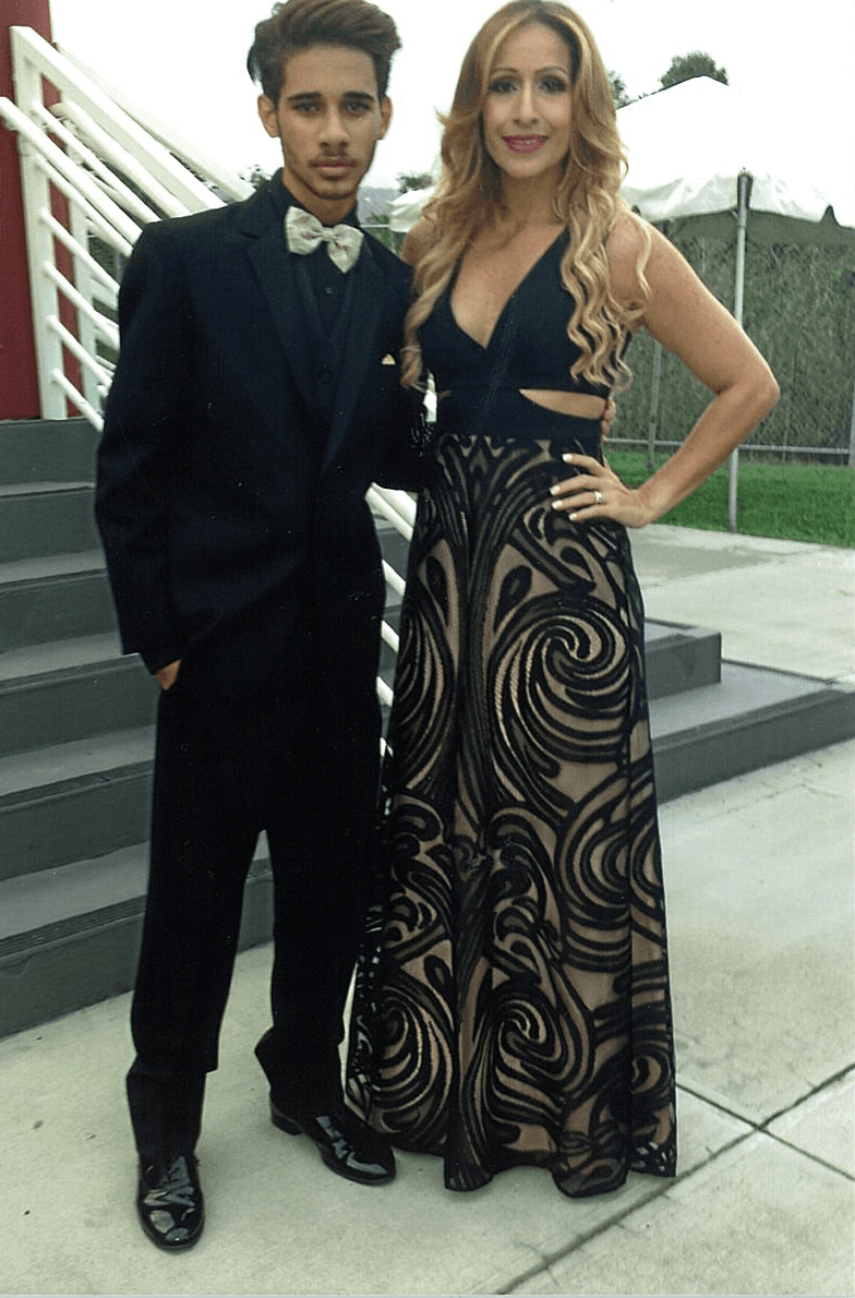 Su padre es un reconocido atleta, comenzó cantando en parrandas en Puerto Rico y su padre le ha inculcado a disciplina.