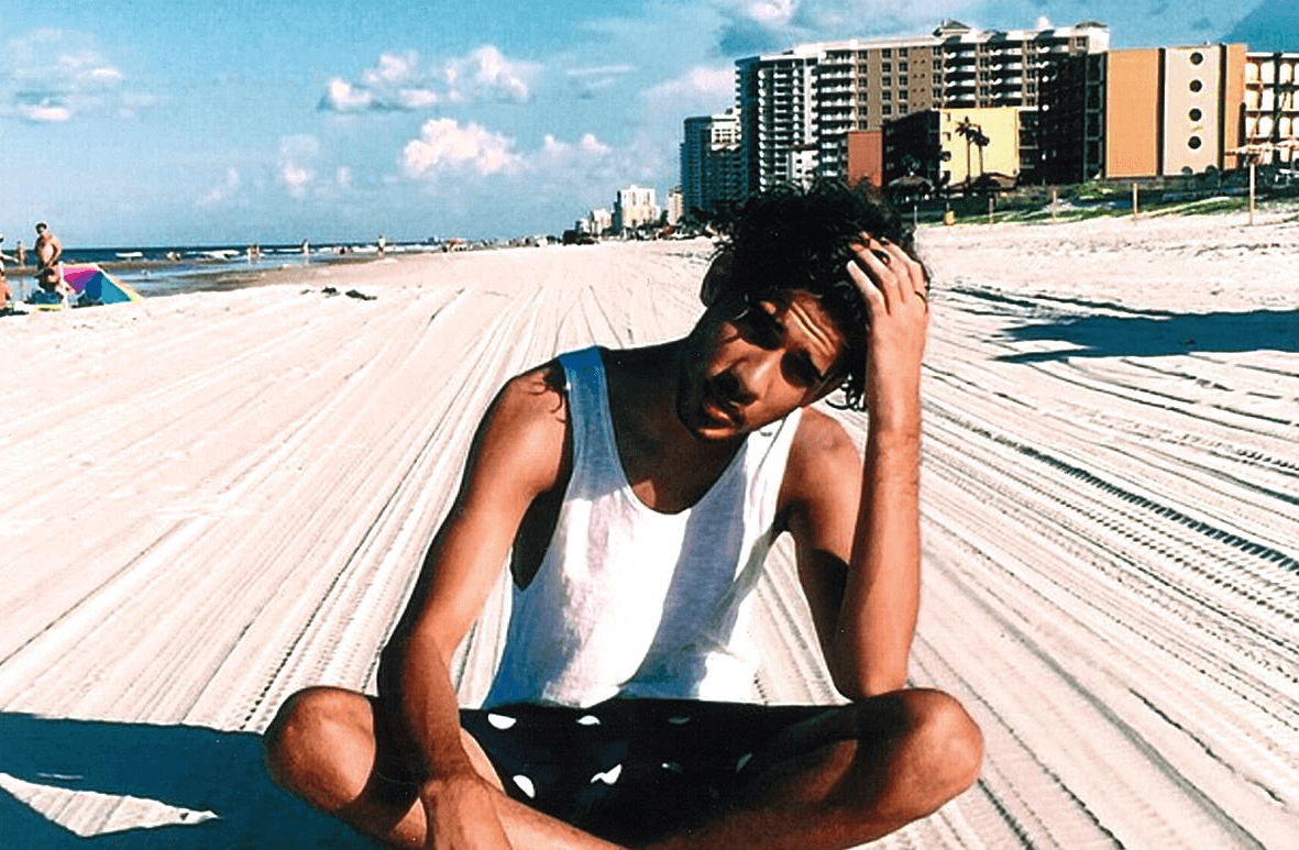 Su padre es un reconocido atleta, comenzó cantando en parrandas en Puerto Rico y su padre le ha inculcado a disciplina.