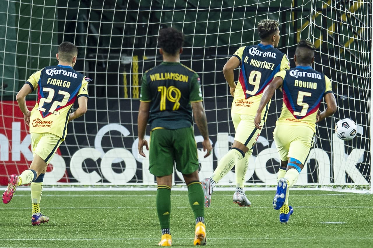 El gol para el América llegó al 44', cuando Richard Sánchez fue derribado por Claudio Bravo y Roger se encargó de mandarlo al fondo de la red.