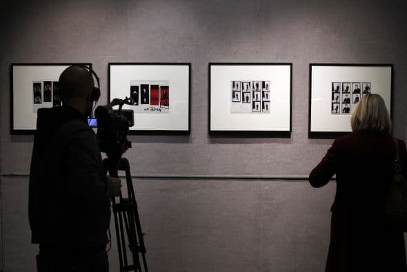 Estas fotografías del artista fallecido serán subastadas por la casa "Pierre Bergé & Associés" el próximo 13 de diciembre en la capital francesa.