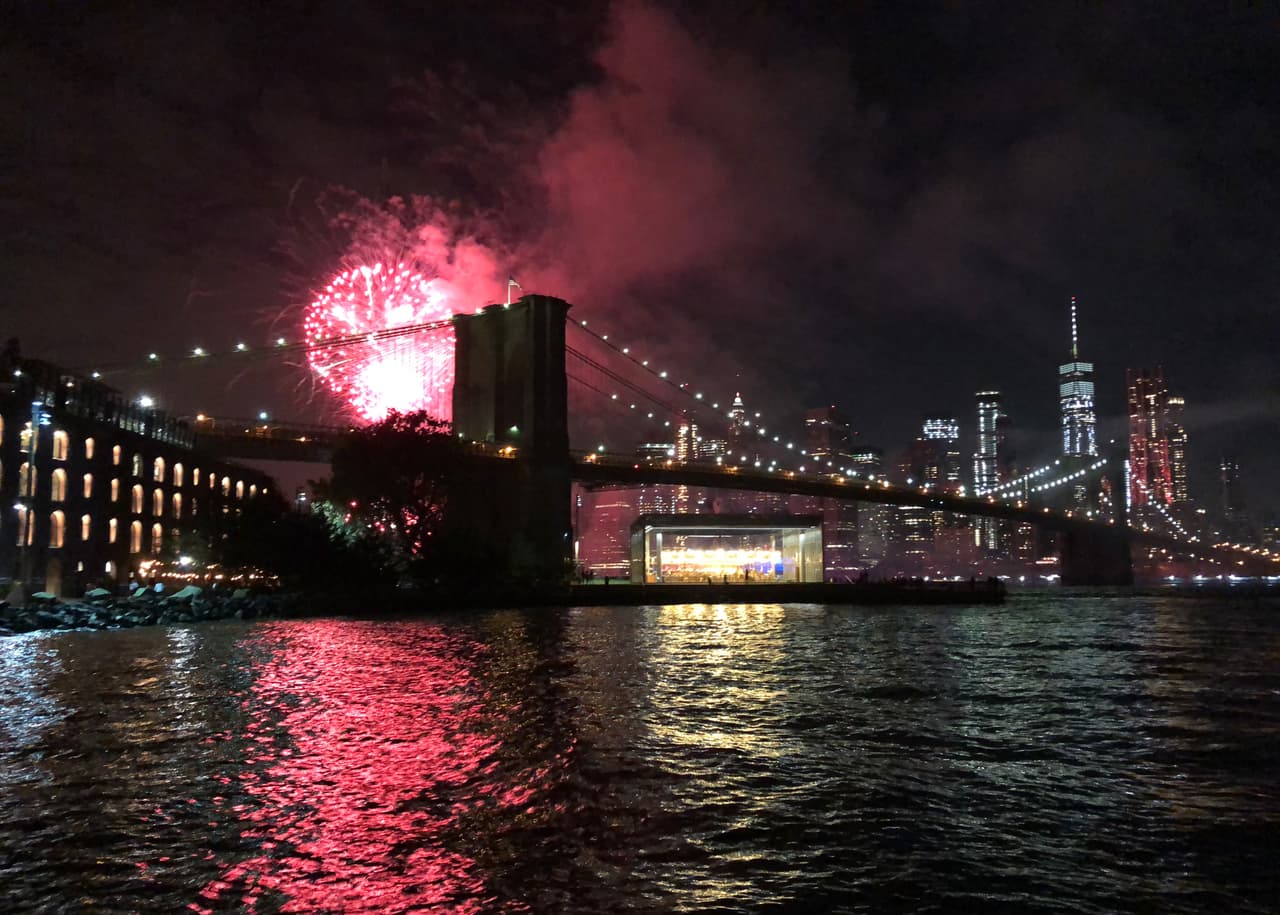 Mira los fuegos artificiales del 4 de julio desde el Brooklyn Bridge Park o desde estos lugares que te recomendamos 
<a href="https://www.univision.com/local/nueva-york-wxtv/disfruta-los-fuegos-artificiales-del-4-de-julio-en-estos-sitios-de-nueva-york-y-nueva-jersey-fotos">aquí</a>.