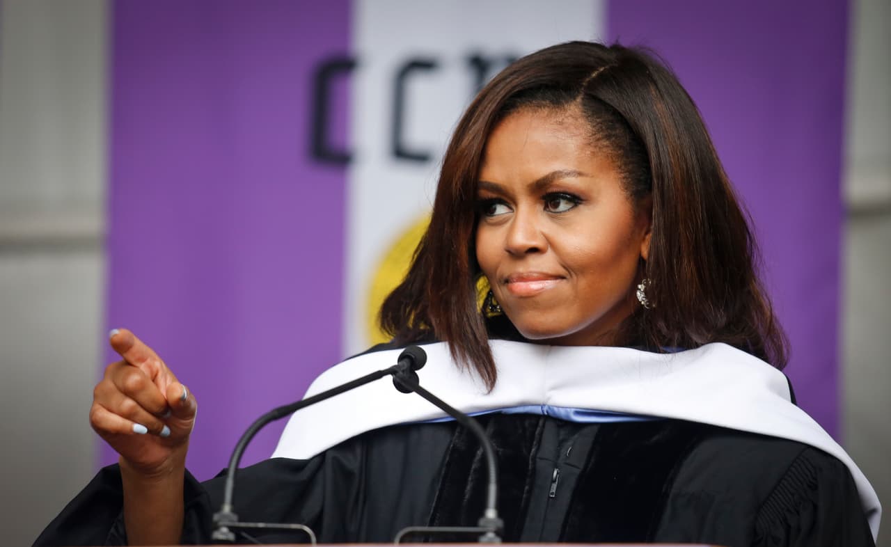Michelle Obama a Greta Thunberg: "No dejes que nadie atenúe tu luz"